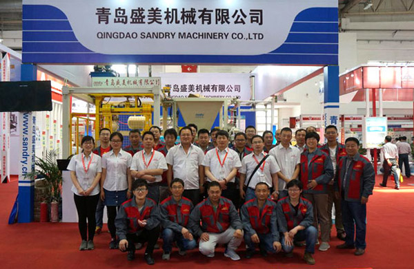 南宫电子游戏展会员工合影